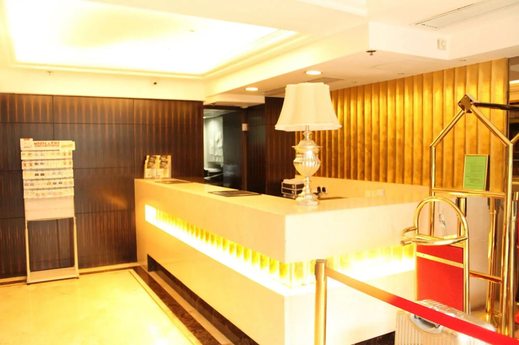 Oriental Lander Hotel — фото
