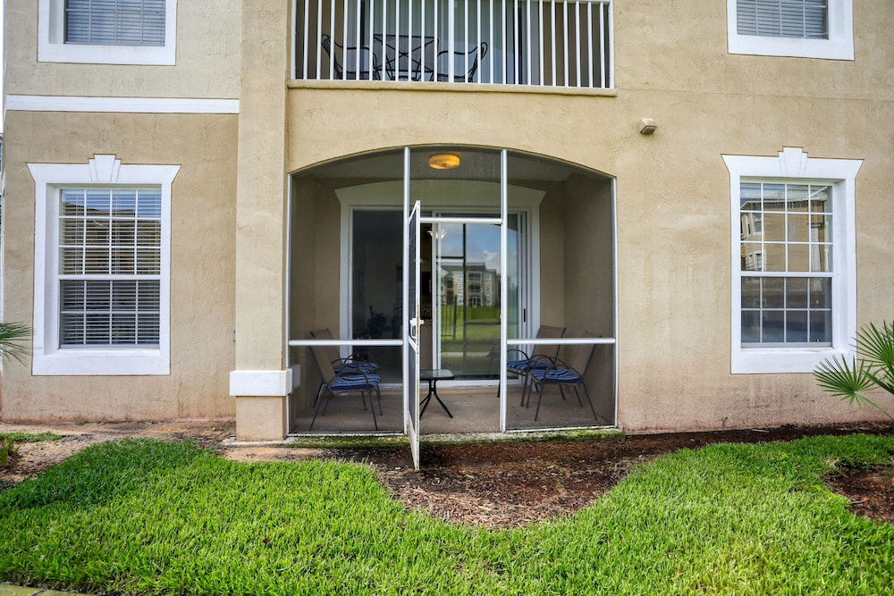 Windsor Palms Townhome With Wifi, AC, Screened Patio, Pool, hot Tub, & Tennis