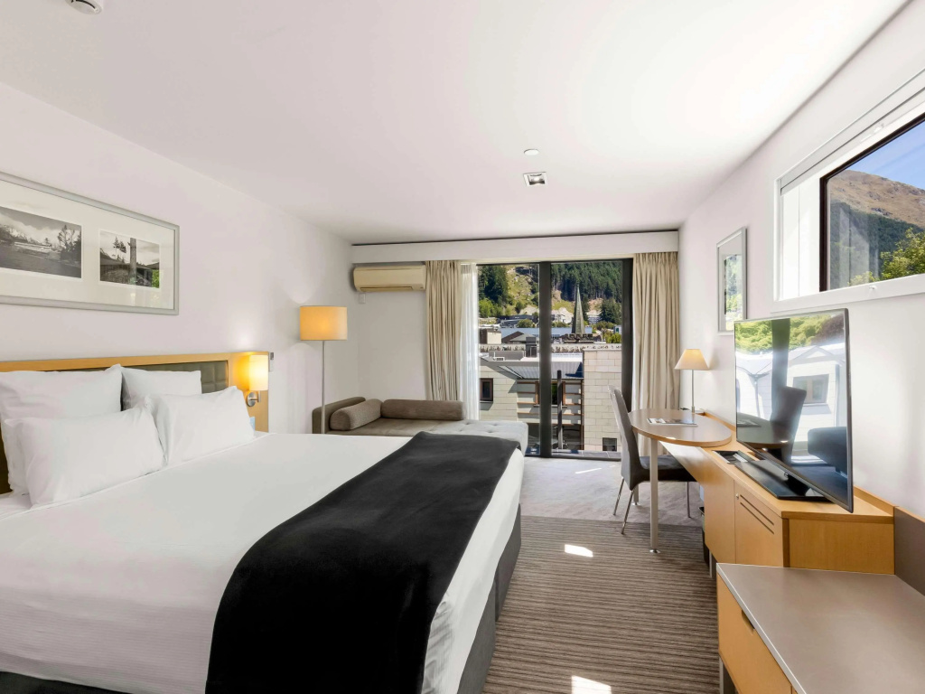 Novotel Queenstown Lakeside in Queenstown