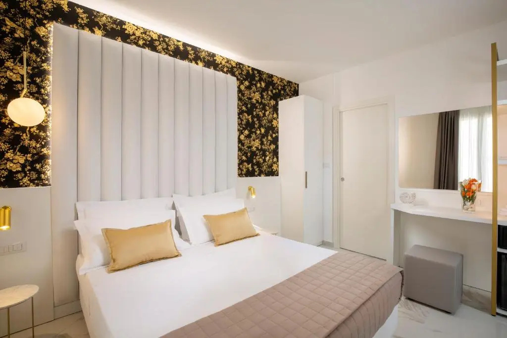 Superior Double room (full double bed)