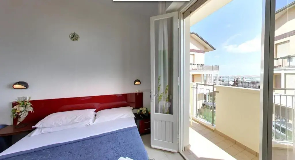 Standard Quadruple room with sea view