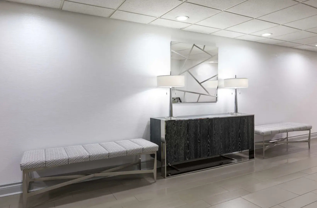 Lobby & Reception