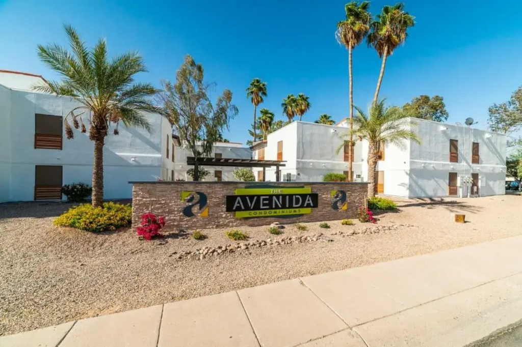 34B- Modern studio condo heated pool and dog park