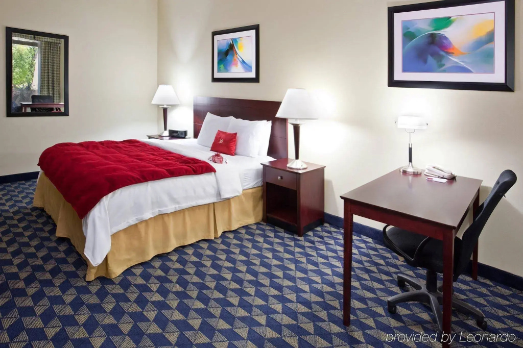 Crowne Plaza Cleveland Airport by IHG - Général