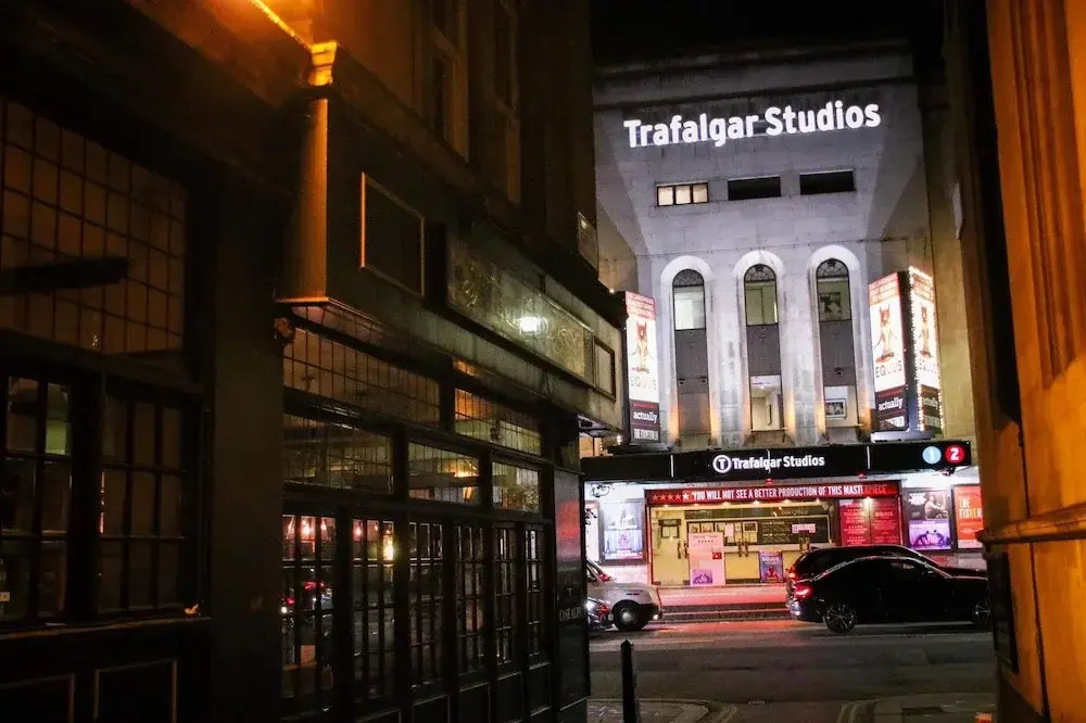 Suitely Trafalgar Square Luxury Apartment