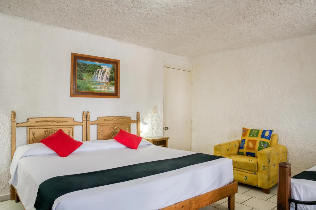 Standard Triple room
