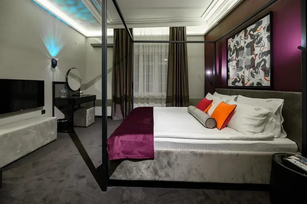 Premium Double room with city view (full double bed)