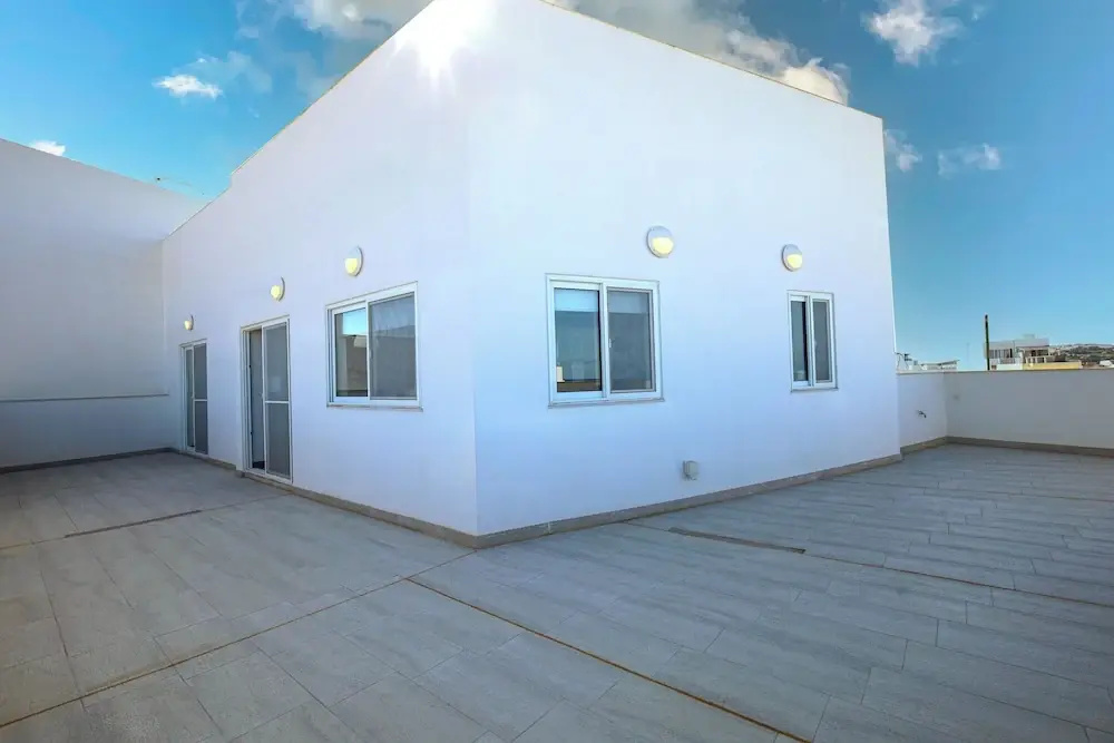 Corner Terrace 1BR Penthouse - Sea Views