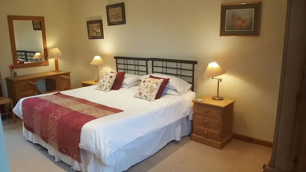 3 Bedrooms Cottage