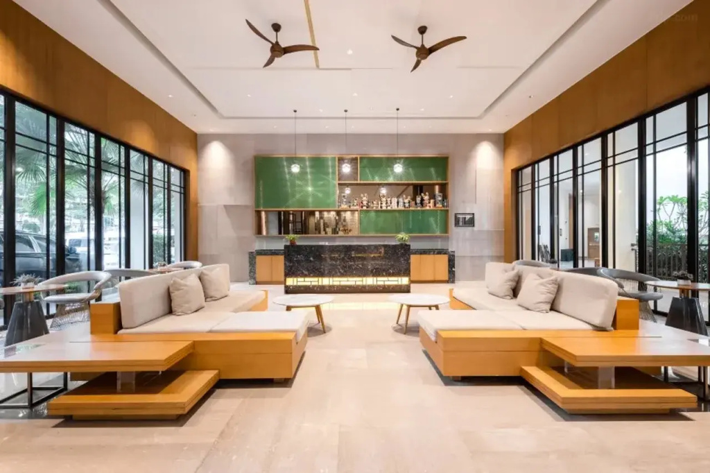 Lobby & Reception