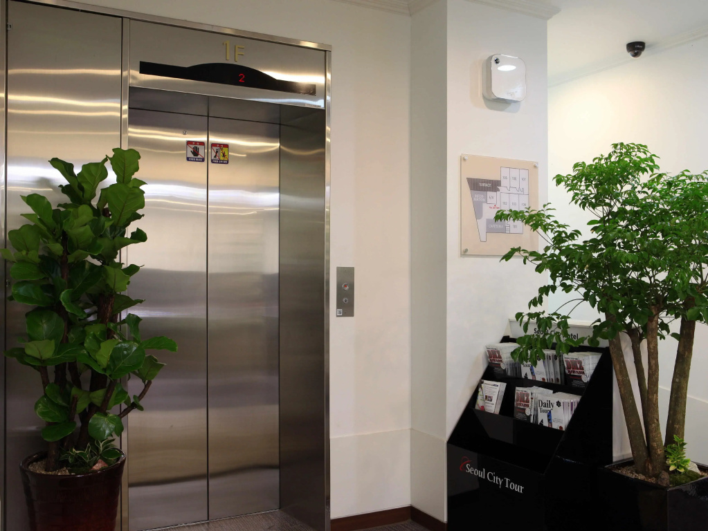 Lobby & Reception