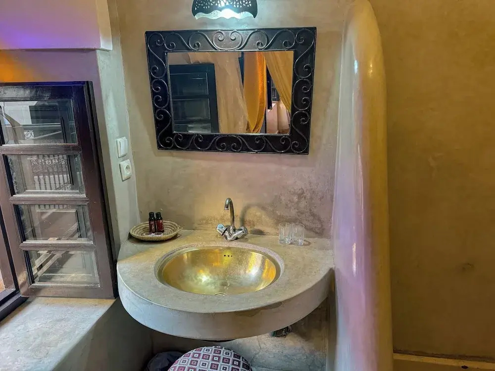Comfort room