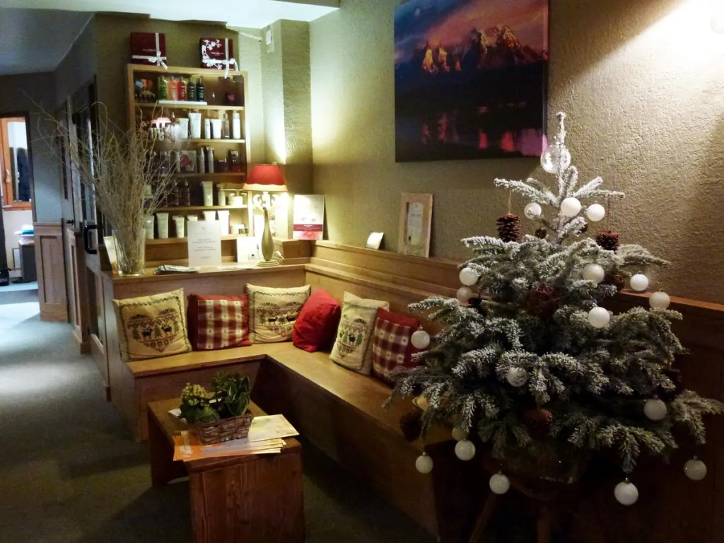 Lobby & Reception