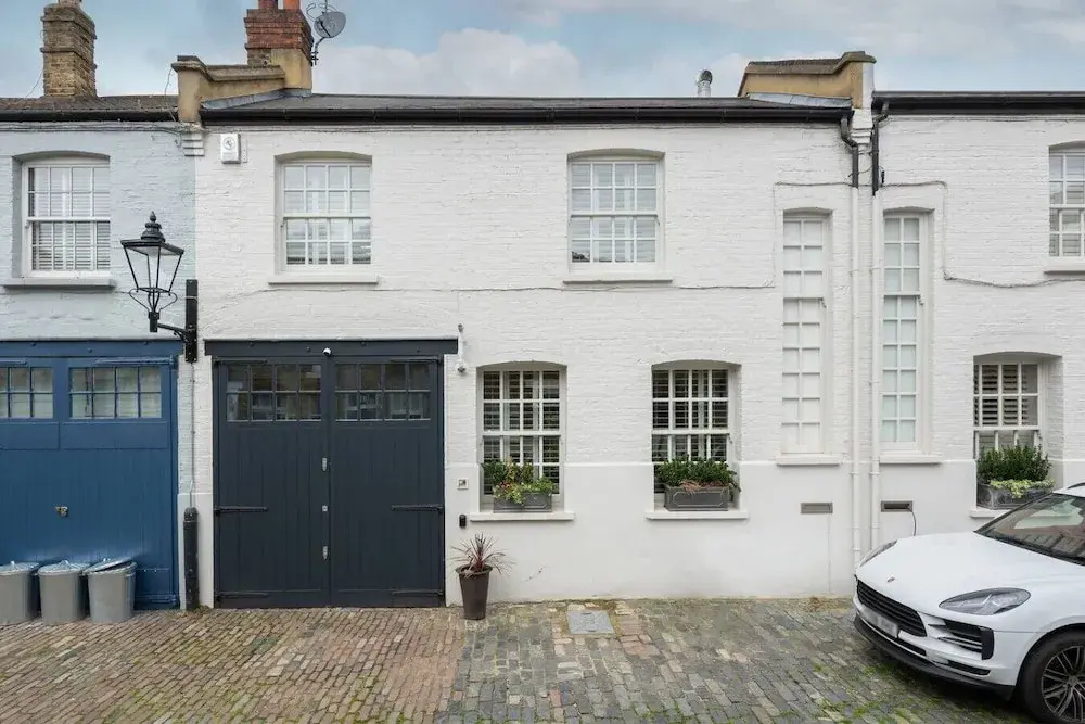 3-bed Home w Private Parking Fairytale Garden