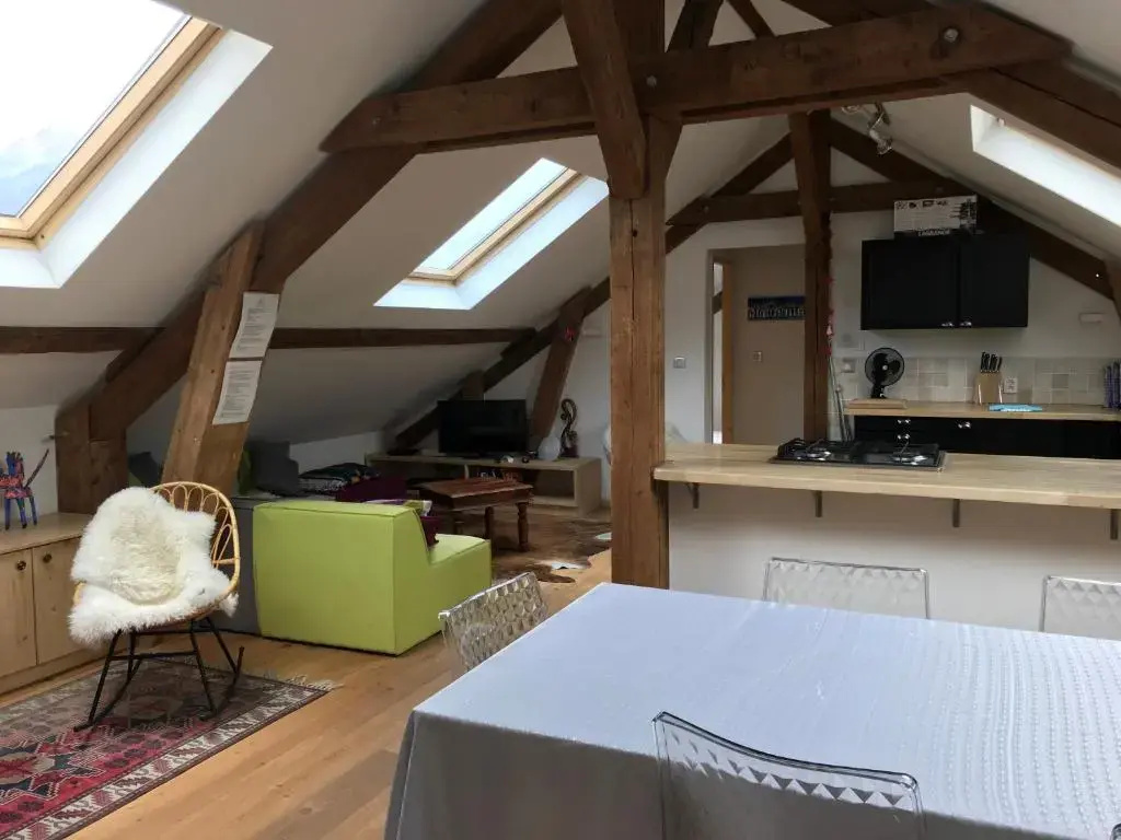 3 Bedrooms Apartment