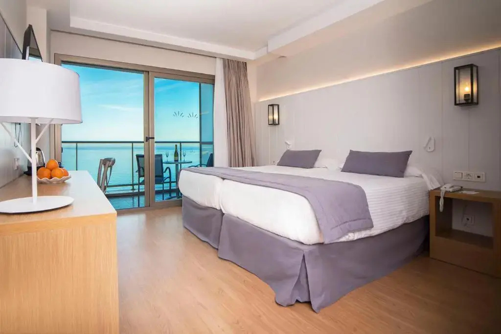 Superior Double room sea front view (full double bed)