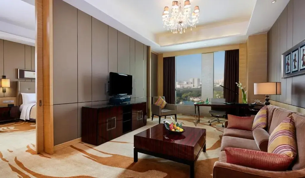 Deluxe Double Club Suite (full double bed)