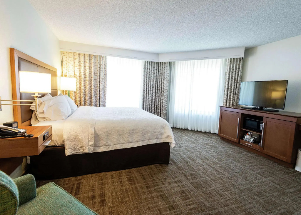Standard Double room with pool view (full double bed)