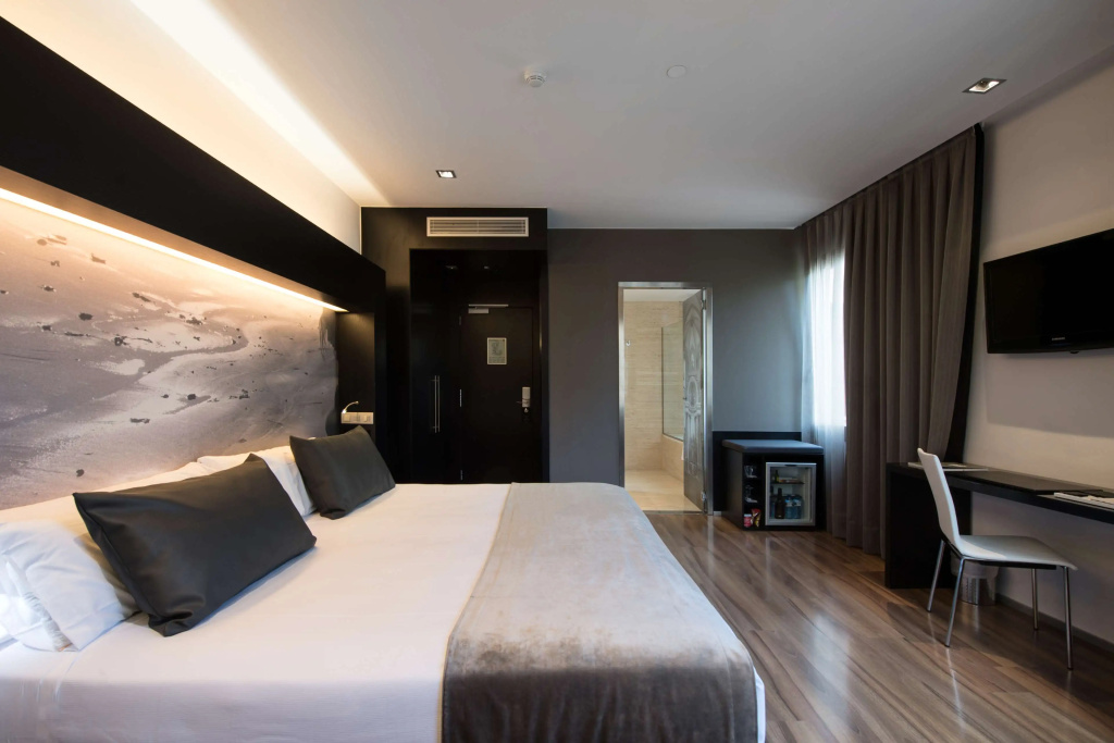 Catalonia Catedral Hotel — фото