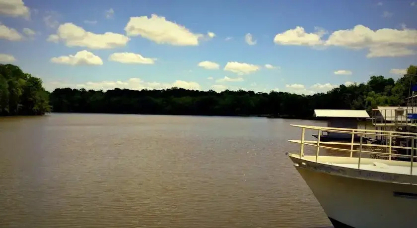 Bayou Rehab Houseboat Rental