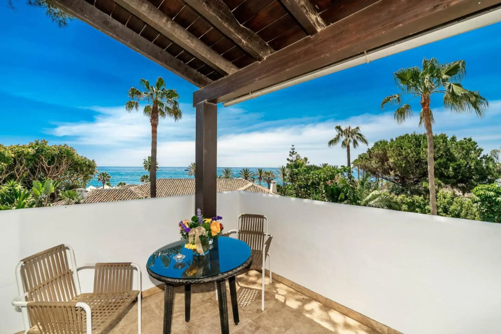 Suite with sea views within Hotel Puente Romano Marbella