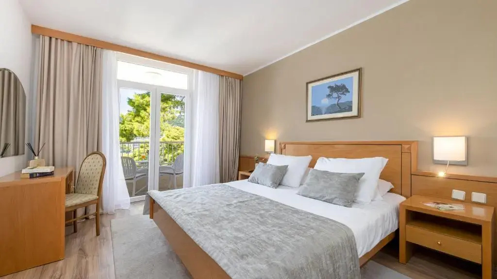 Standard Double room with balcony and with sea view (full double bed)