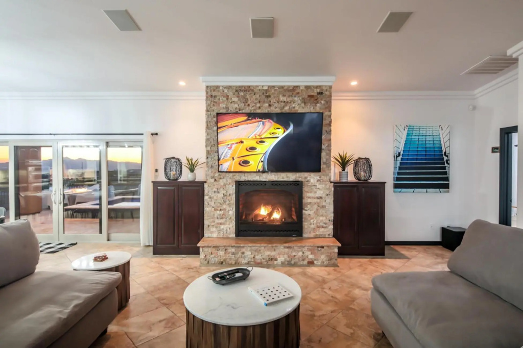 VIEWS! Luxury Lake Home W/ Pool, Spa & Fire Pit!