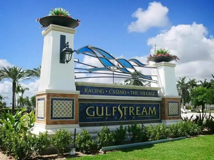 1 bedroom, 6 people - walk from the Beach, Shopping Mall and Restaurants