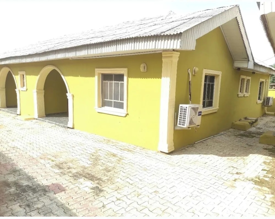 Abeokuta 2-bed House, Sleeps 4 With Free Parking