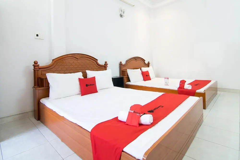 Reddoorz near Hoang Van Thu Park
