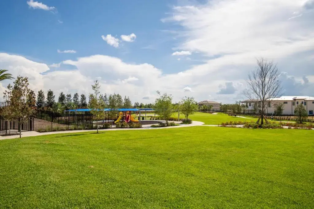 Luxury Bear's Den Home near Disney! Resort Access+Golf View