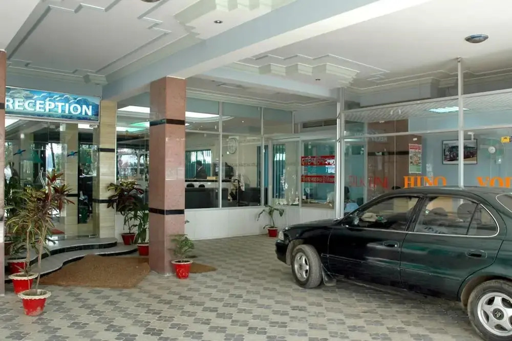 Albatross Resort — фото