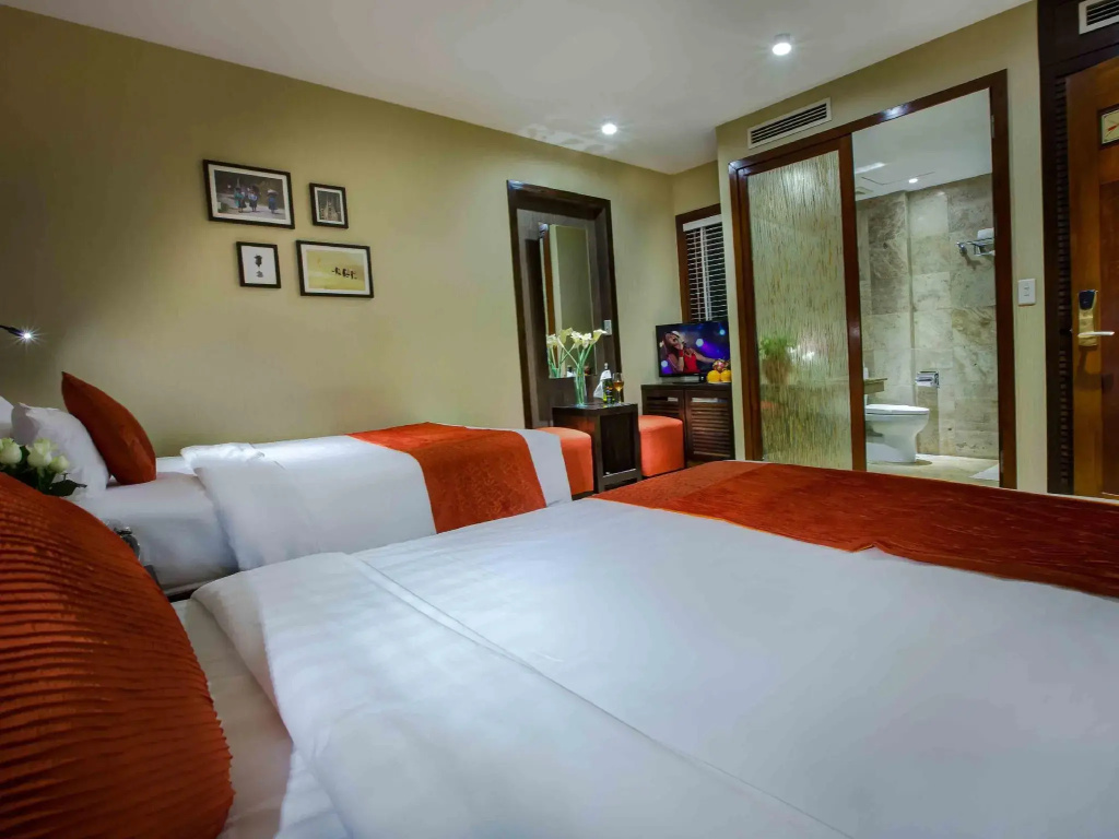 Oriental Suite Hotel & Spa Room Type - Deluxe King Room
