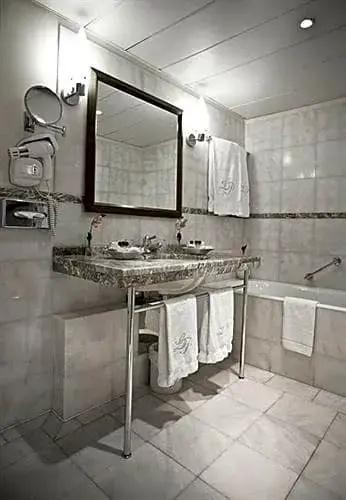 Le Pera Hotel 87