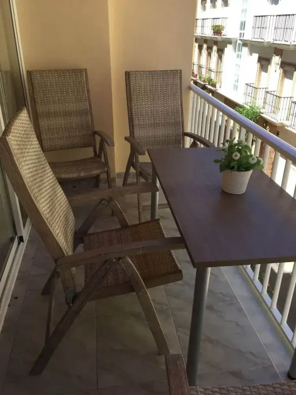 Apartment Sleeps 4 Near Beach