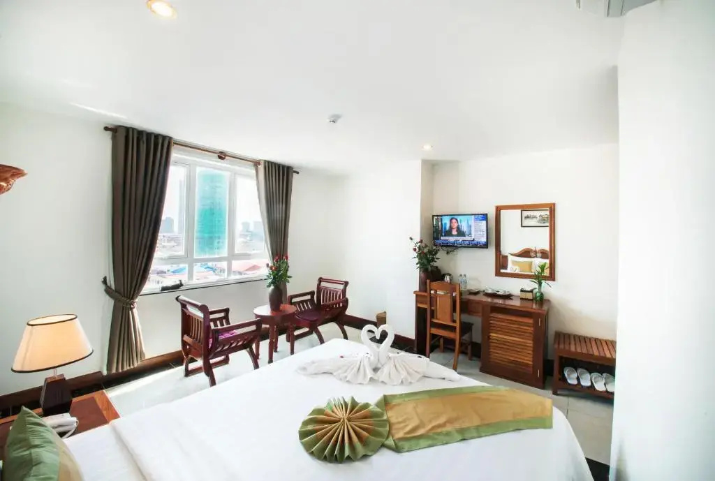 Deluxe Double room with city view (full double bed)