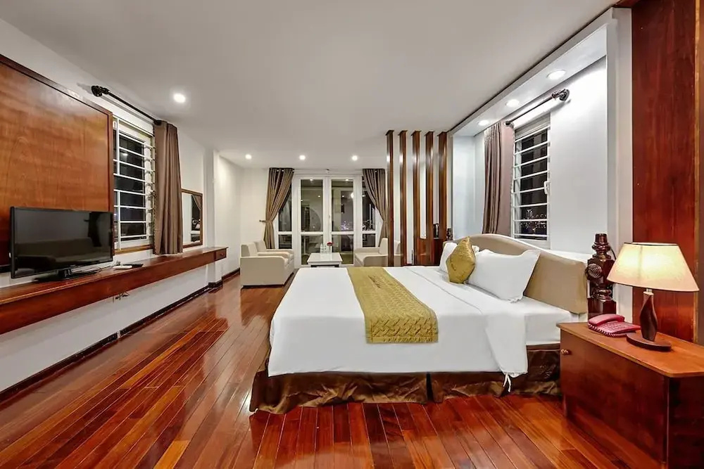 Suite with balcony and with river view