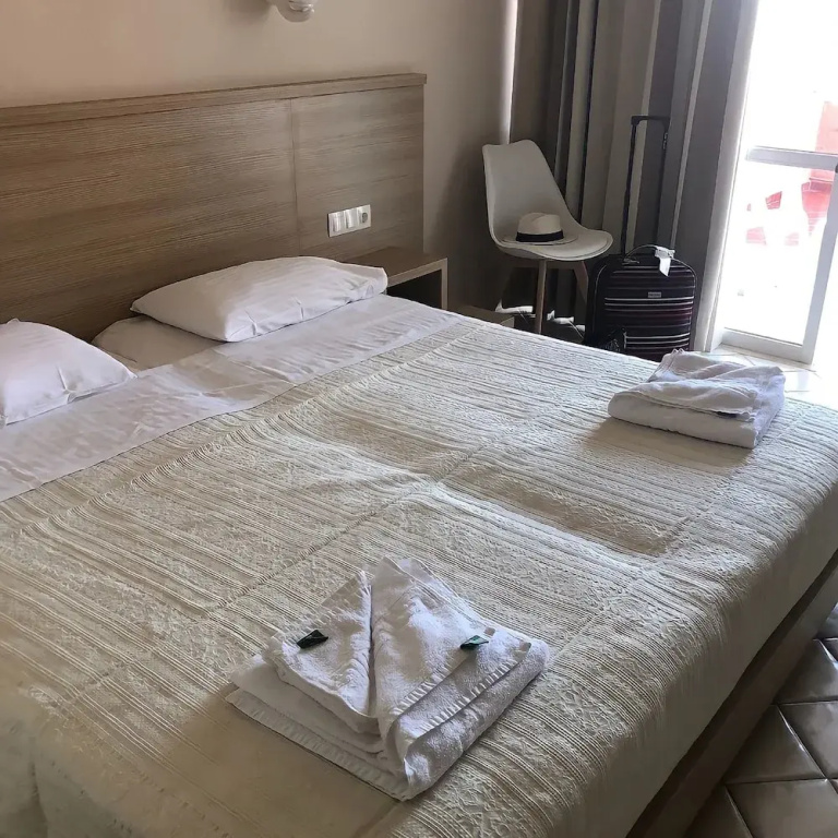 1 Bedroom Superior Double room with sea view (full double bed)