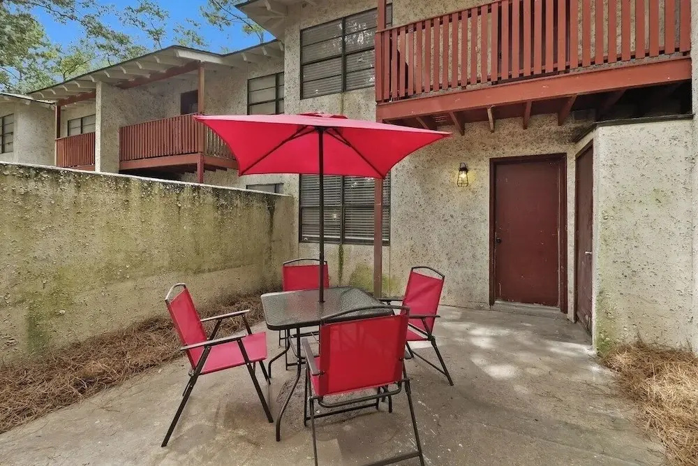Cozy 2BR Hilton Head Townhome w/ Pool Access