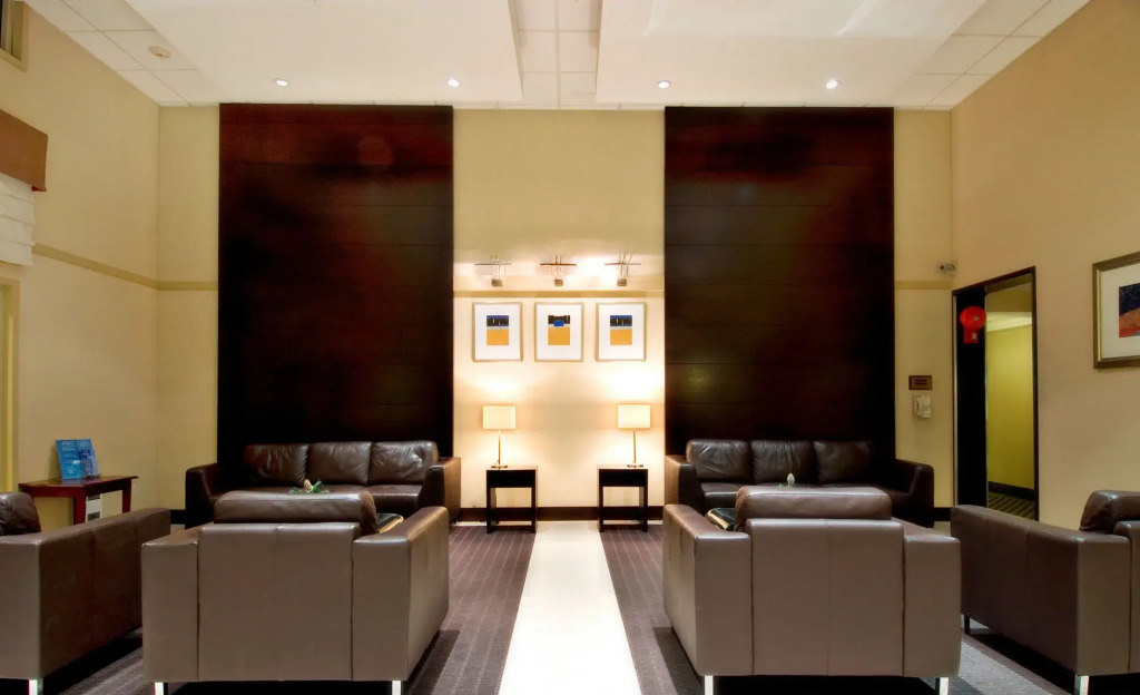 Holiday Inn Express & Suites Surrey by IHG - фото 2