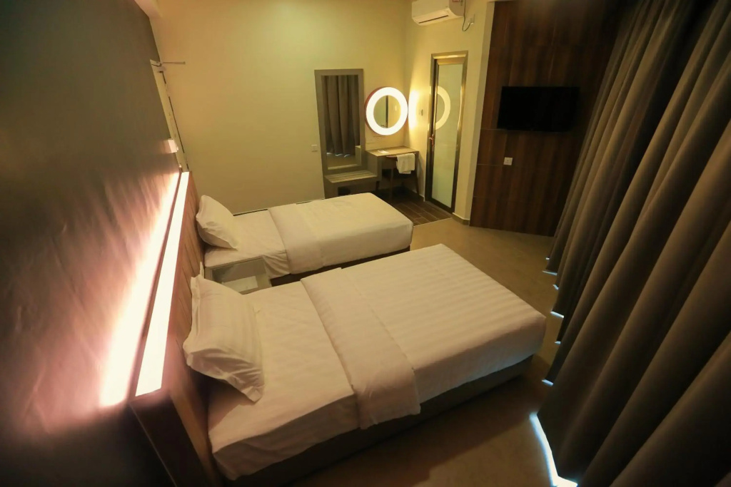 Pantai Regal Hotel - фото 22