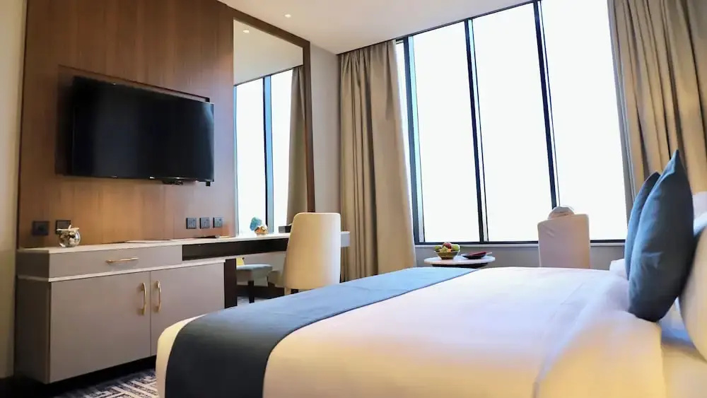1 Bedroom Superior Double room with city view (full double bed)
