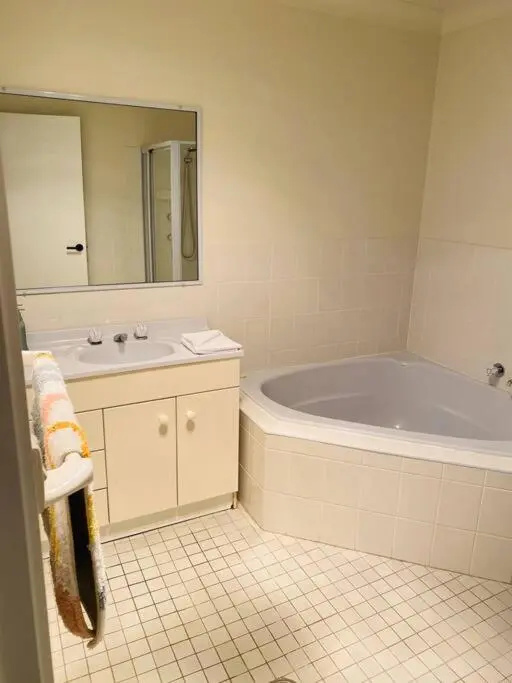 Family Favourite, Spacious 2 Bedroom Unit