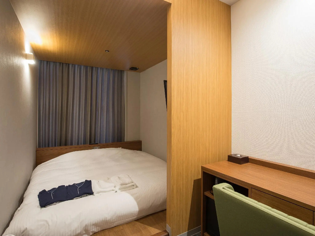 Double room (full double bed)