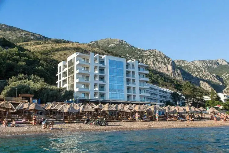 Beach & Waterfront