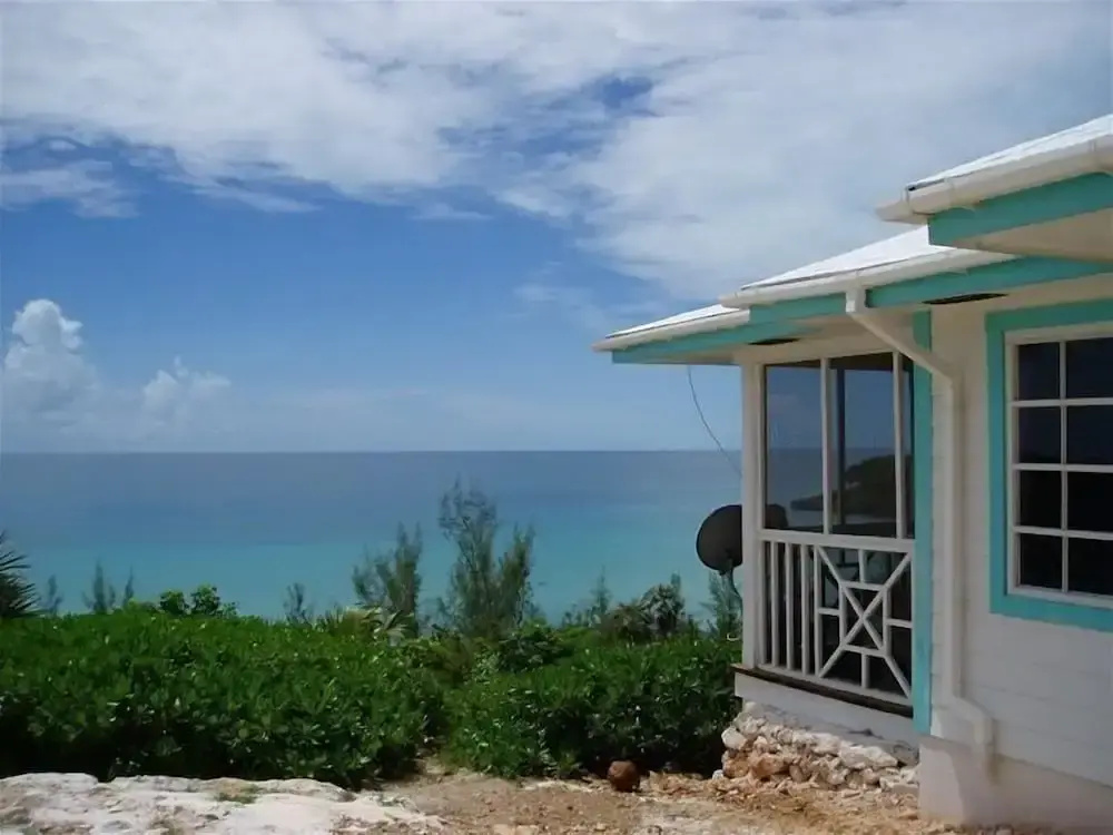 Island Oasis: Luxury Villa With Private Pool And Beach Access