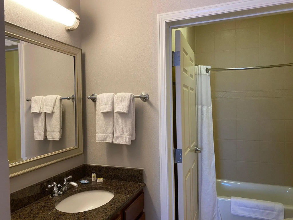 Staybridge Suites Milwaukee West-Oconomowoc by IHG - Chambres