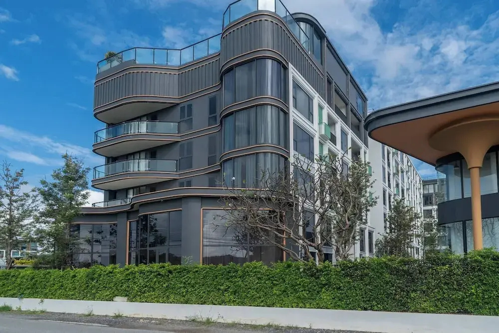 Stylish Apartments in a New Boutique Complex in the Laguna