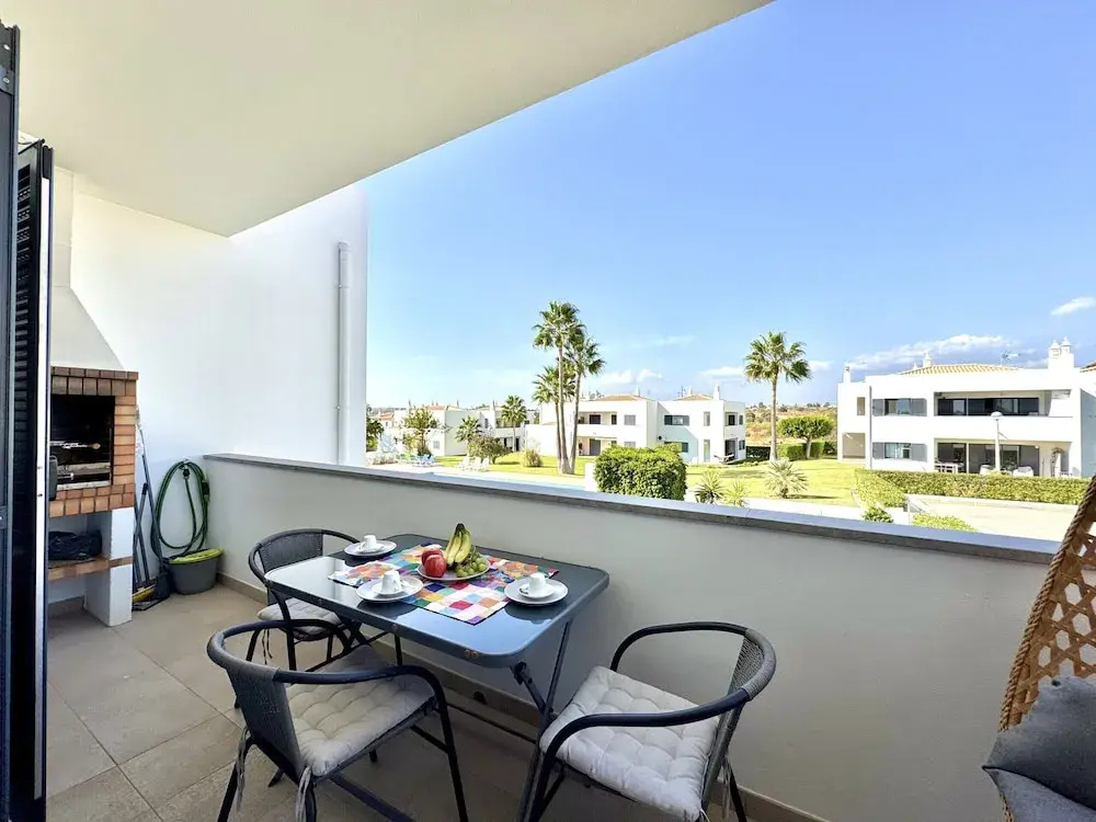 P RA SEA View With Pool by Homing