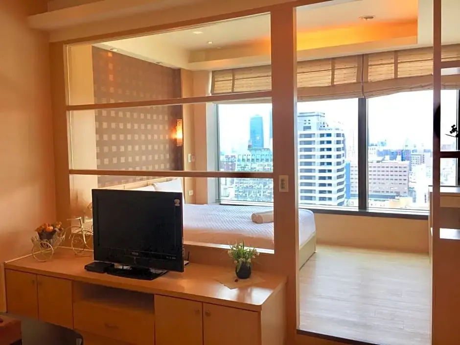 Standard Double room with street view (full double bed)
